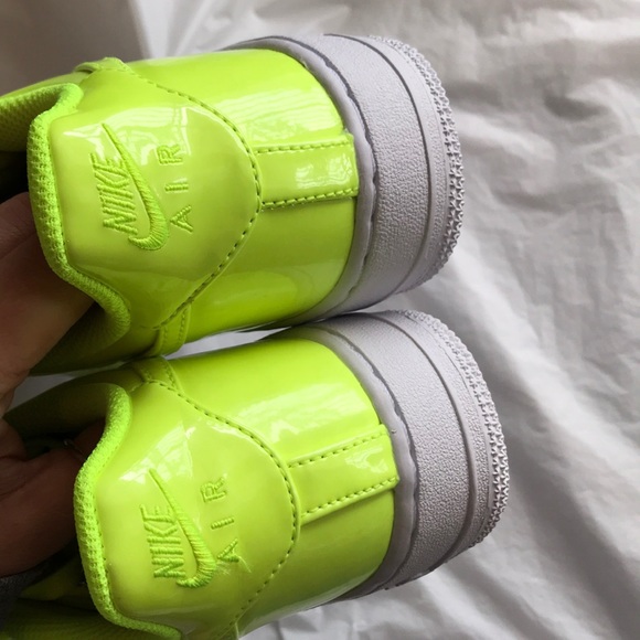 NWT Nike Air Force 1  Rare volt - Picture 8 of 8